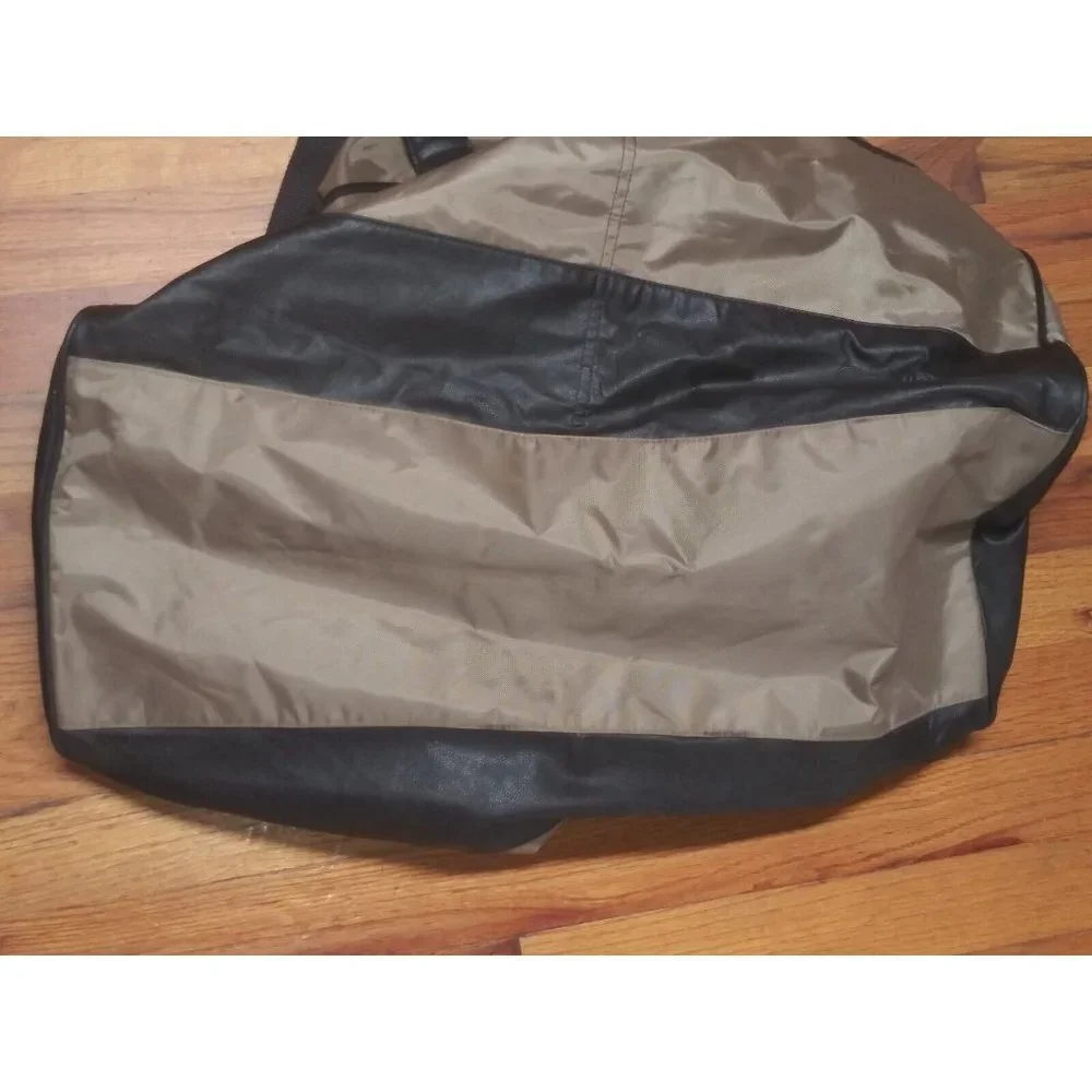 Calvin Klein Duffle Duffel Bag beige brown Weekend Gym Flight Travel 21.5